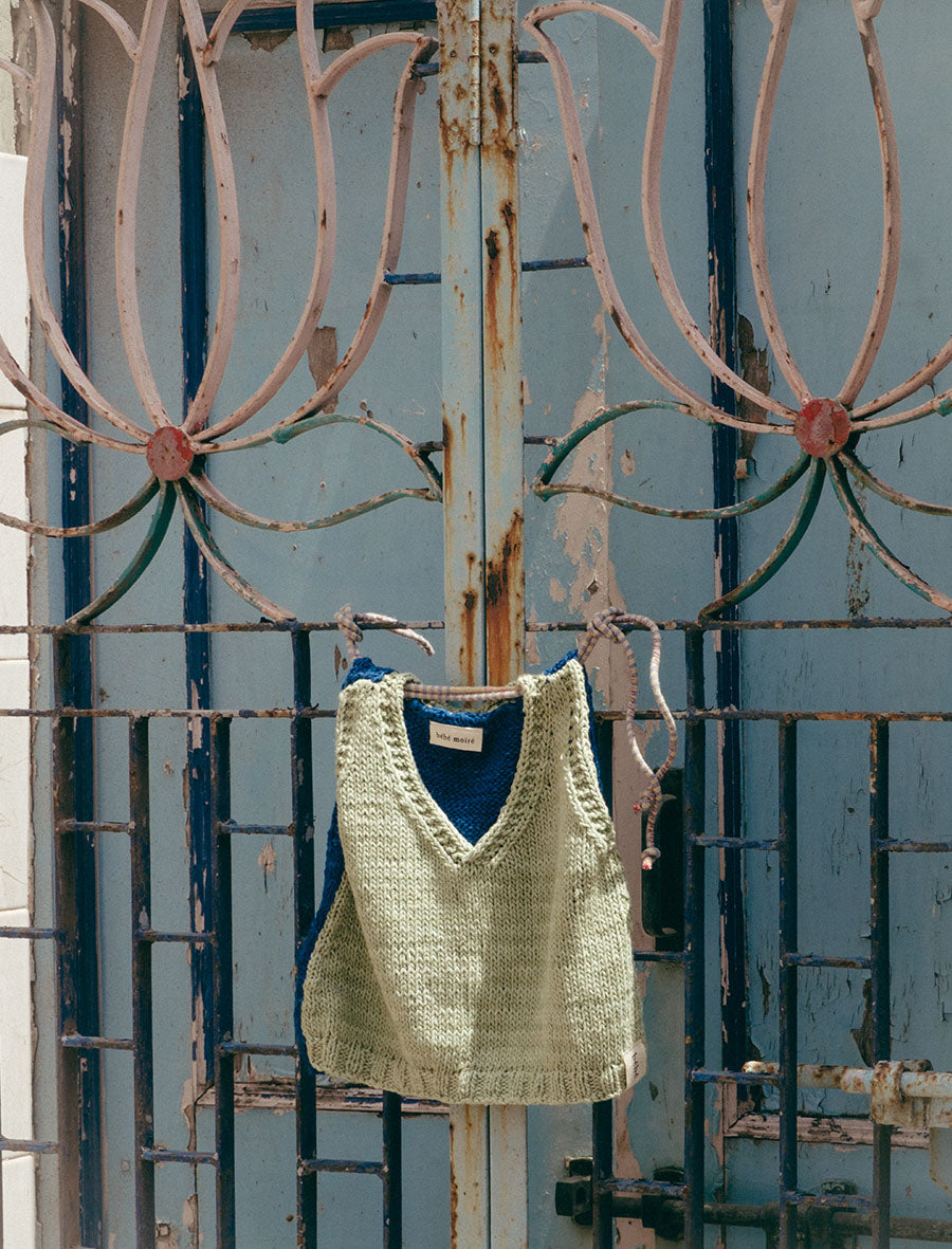 Kala Cotton Vest Dhoop Chao Pista